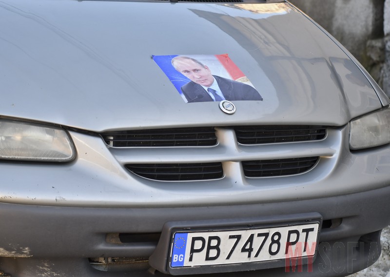 vladimir-putin-sticker-on-car